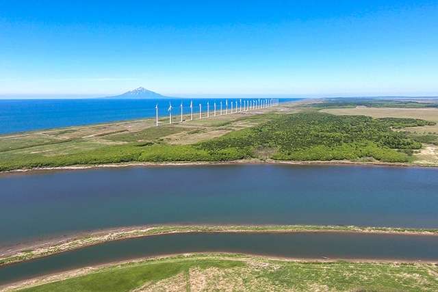 オトンルイ風力発電所と利尻山と天塩川