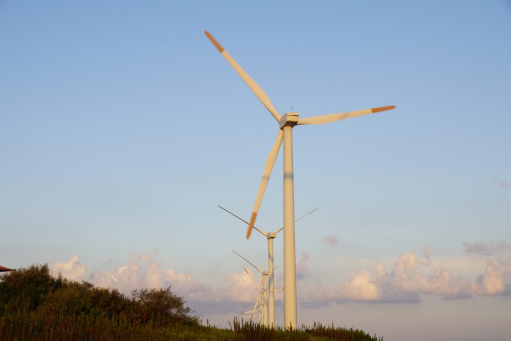 響灘風力発電所の風車