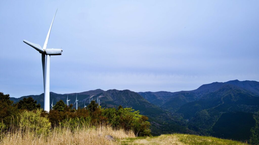 三筋山山頂展望台から見た東伊豆風力発電所の風車群