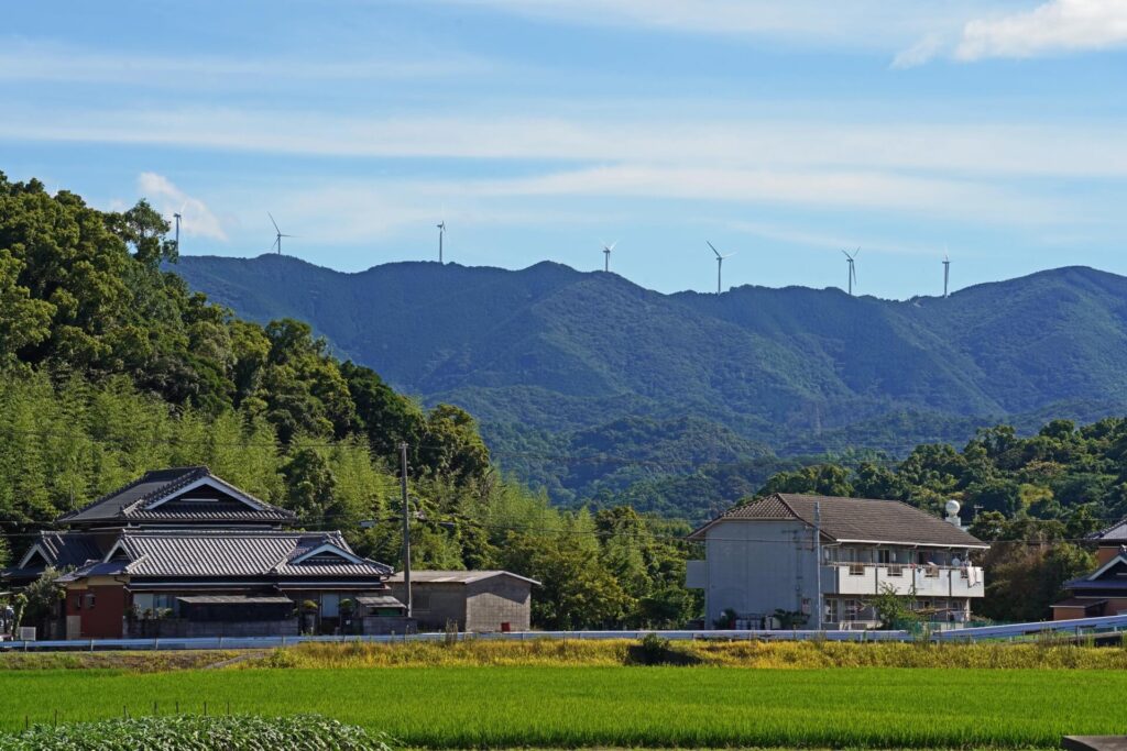 広川明神山風力発電所の風車群