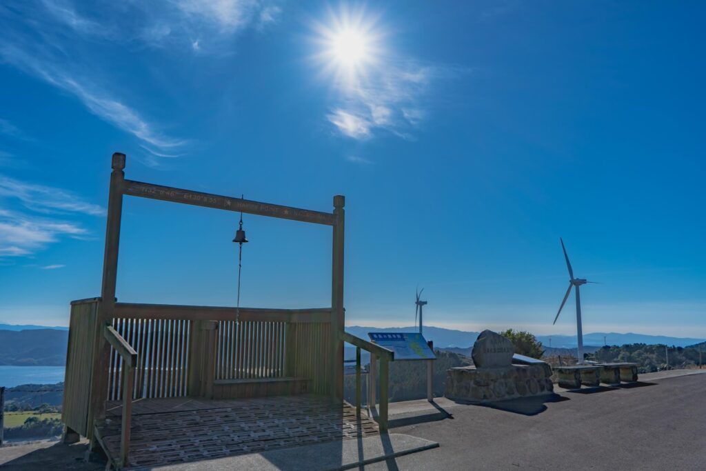 長島風力発電所の風車と幸せの鐘