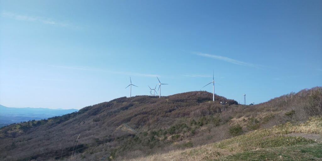 天峰山から見た、姫神ウィンドパークの風車群
