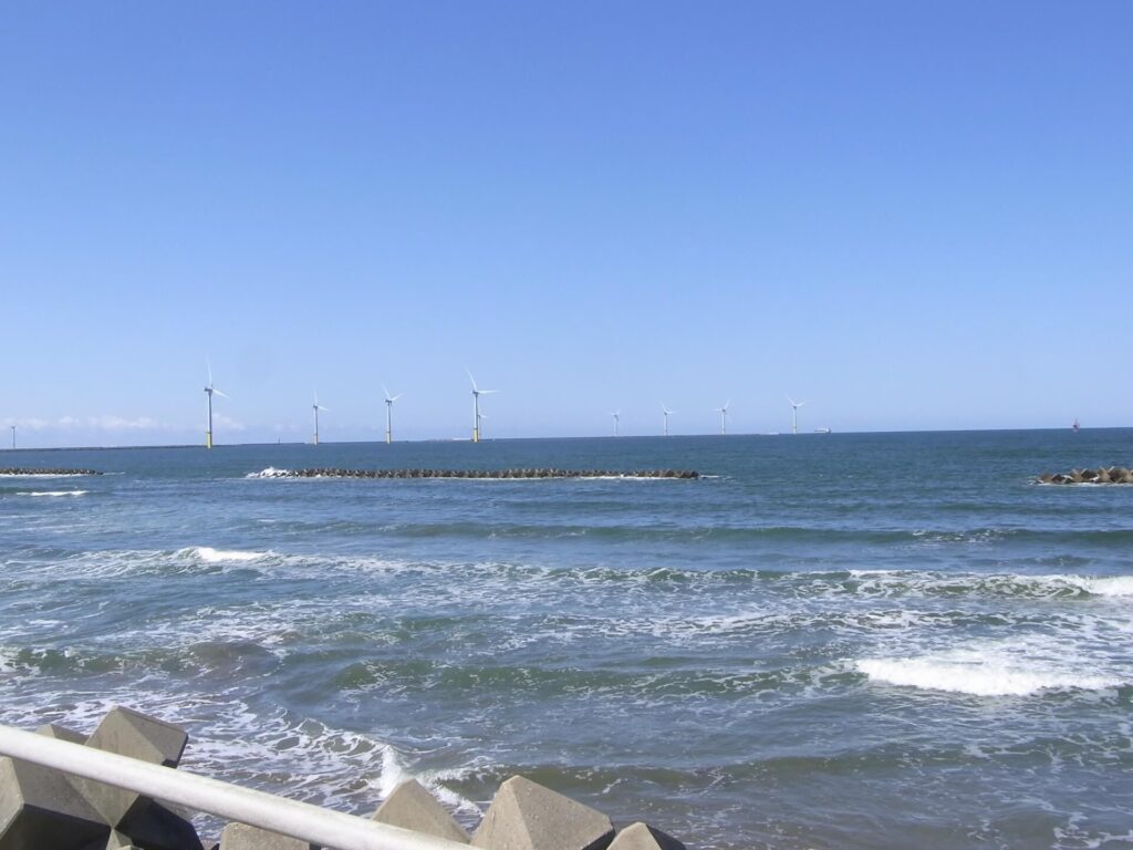 秋田港洋上風力発電所の風車群
