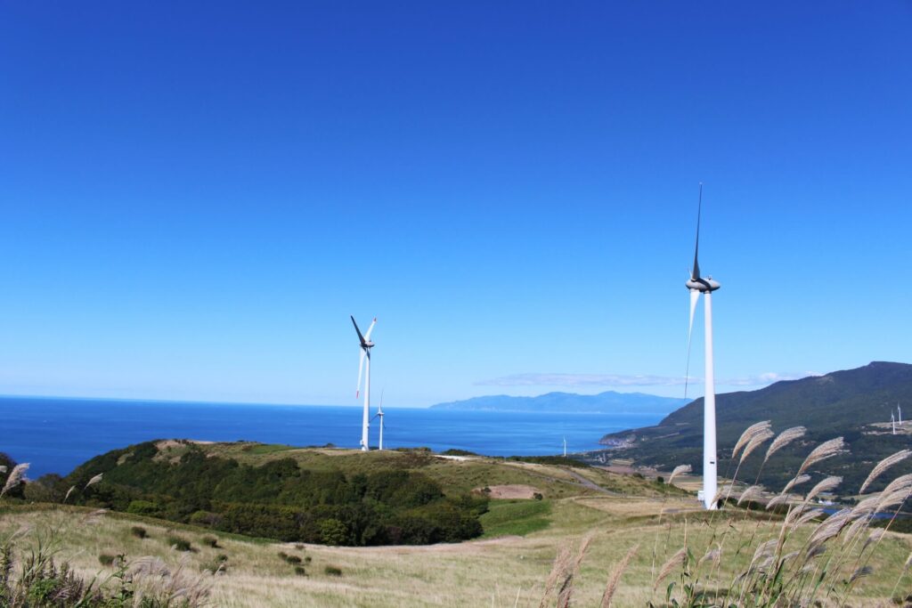 磯谷牧場跡地に設置された、尻別風力発電所の風車群