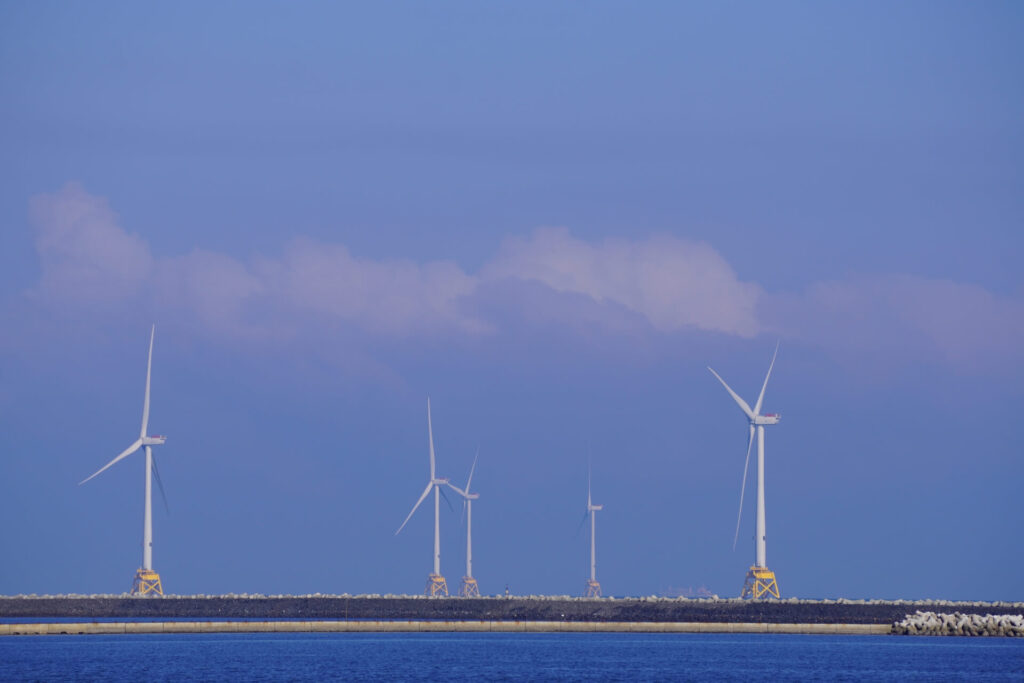 北九州響灘洋上ウインドファームの風車群